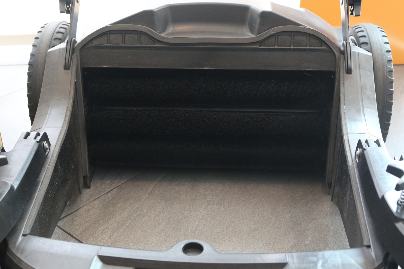 Hardwaremart DACHO template-21 Dacho 40L Hand Push Sweeper Manual Dried Leave Industrial Factory Use Broom penyapu tolak tangan