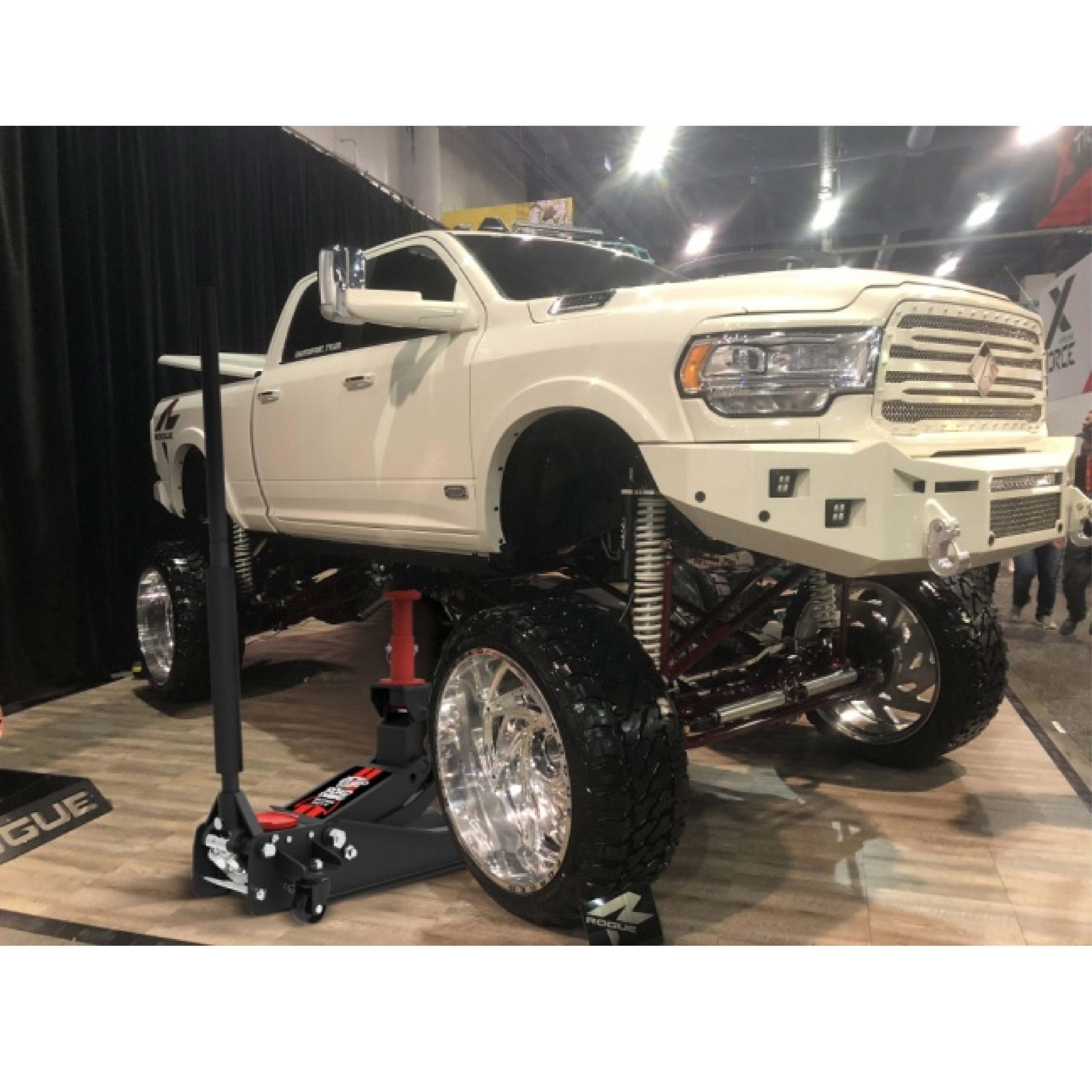 8_IN_1_FLOOR_JACK-31_1693903188.png BIGRED 8 IN 1 PROFESSIONAL SUPER DUTY HYBRID LIFT GARAGE JACK 4×4 Jack Pickup Car Jack