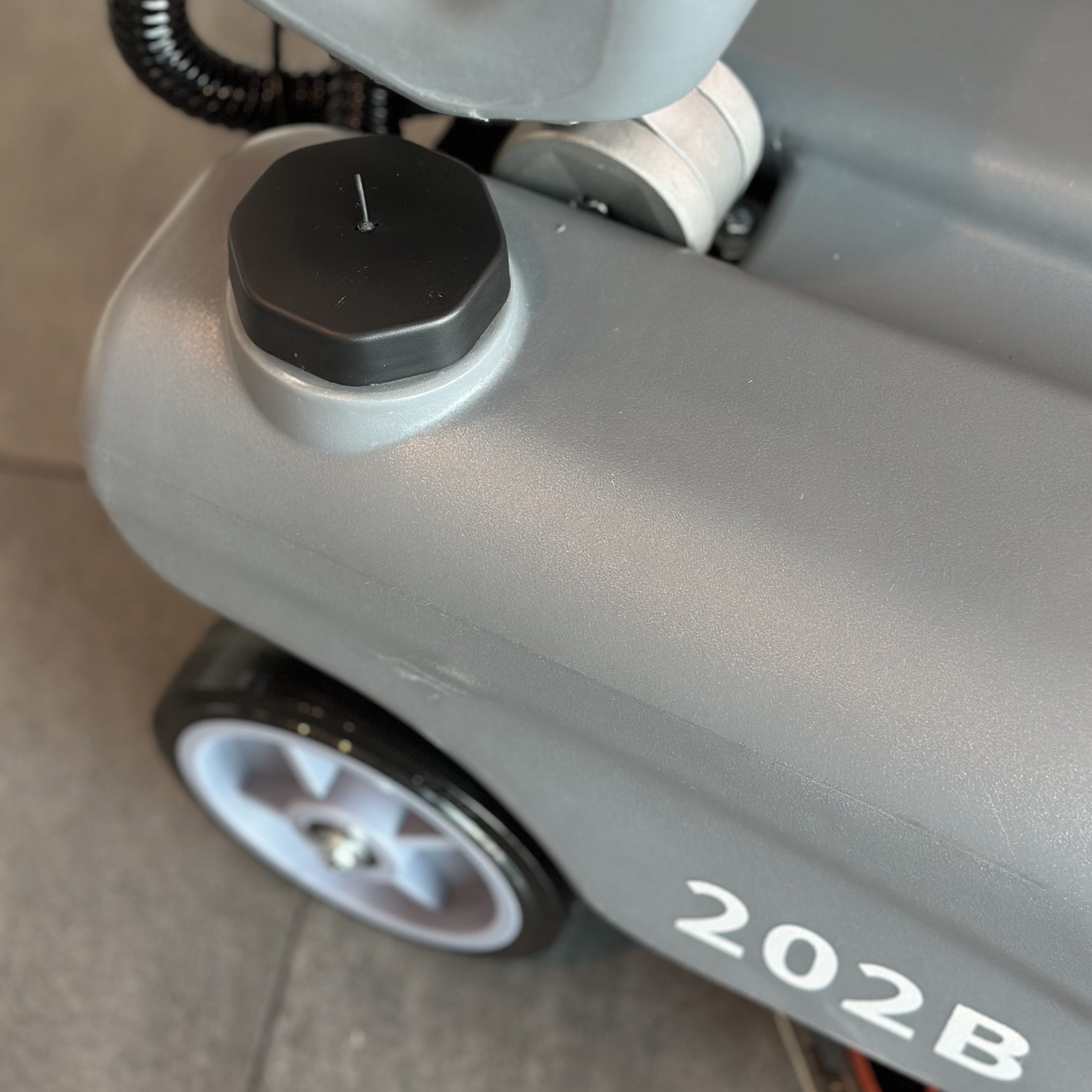 FLOOR_SCRUBBER_DRIER_49_49_1728704370.png DACHO BATTERY OPERATED HAND SCRUBBER DRIER 202B